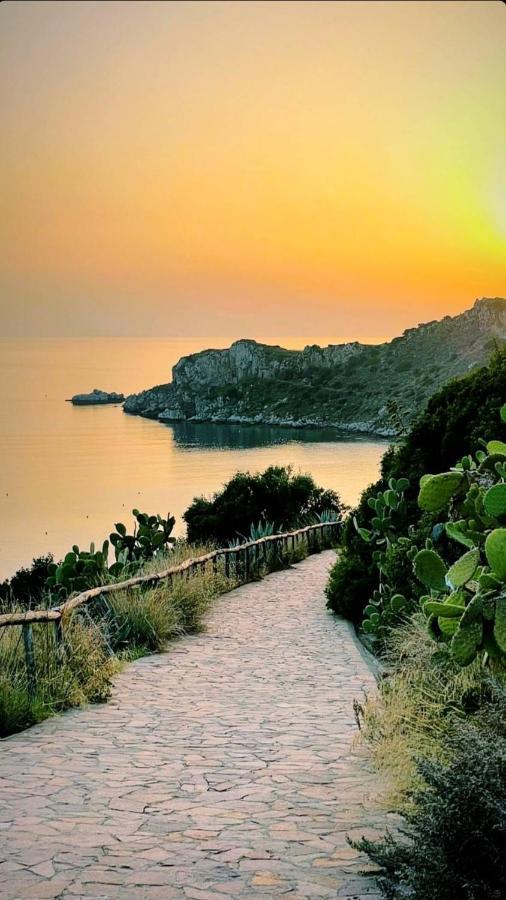 Frontemare Rooms Milazzo Bagian luar foto