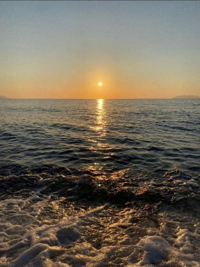Frontemare Rooms Milazzo Bagian luar foto