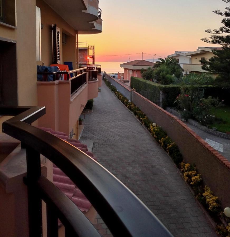 Frontemare Rooms Milazzo Bagian luar foto